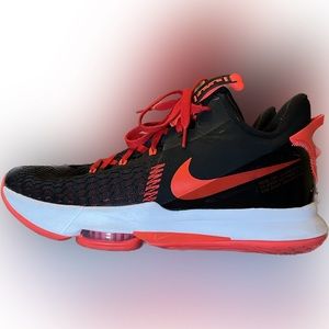 Nike LeBron Witness V Basketball Shoe Men's Size 11.5 Black/Red - GUC